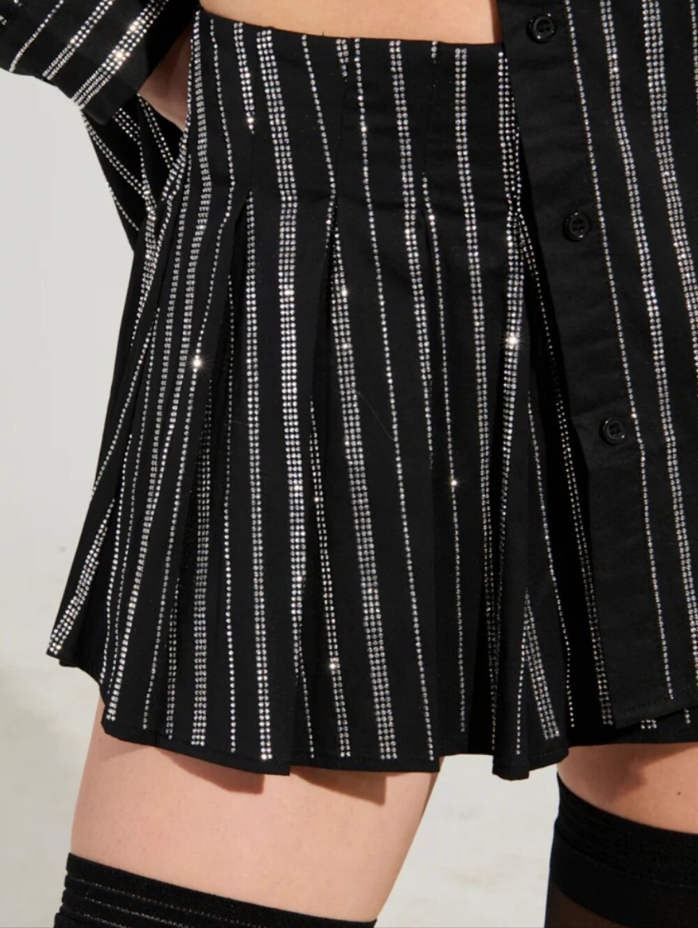 AKIRA Label Onto The Next Embellished Pleated Mini Skirt Women's Large Black - Picture 2 of 11